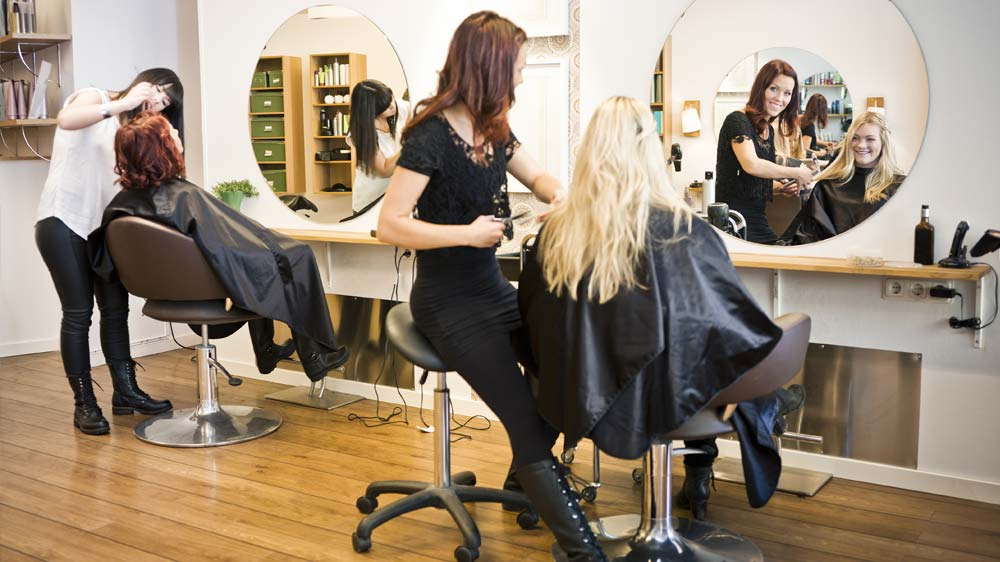 How to start a successful beauty parlour business in 2026